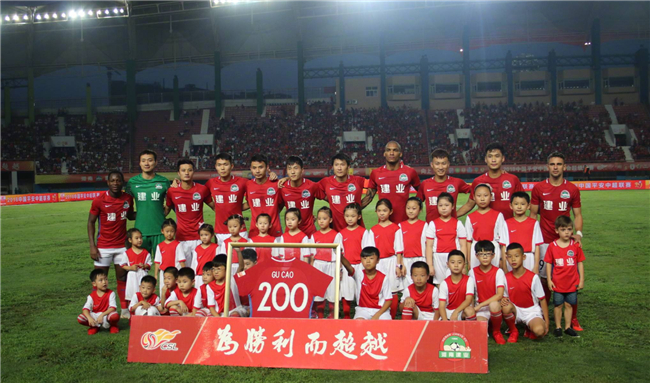 西班牙战胜德国卫冕女足欧国联，大都会球场吸引超5万人观赛（女足欧国联：西班牙击败德国完成卫冕，大都会球场观众超5万）