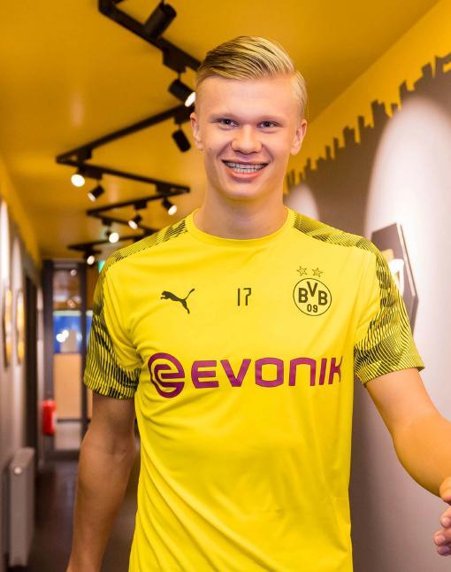 1325分钟，莫德里奇是本赛季AC米兰意甲出场时间最长的球员（1325分钟领跑，莫德里奇成AC米兰本赛季意甲出场王）