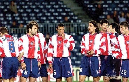 詹姆斯关键得分助湖人取胜（詹姆斯关键时刻发力，助湖人赢球）